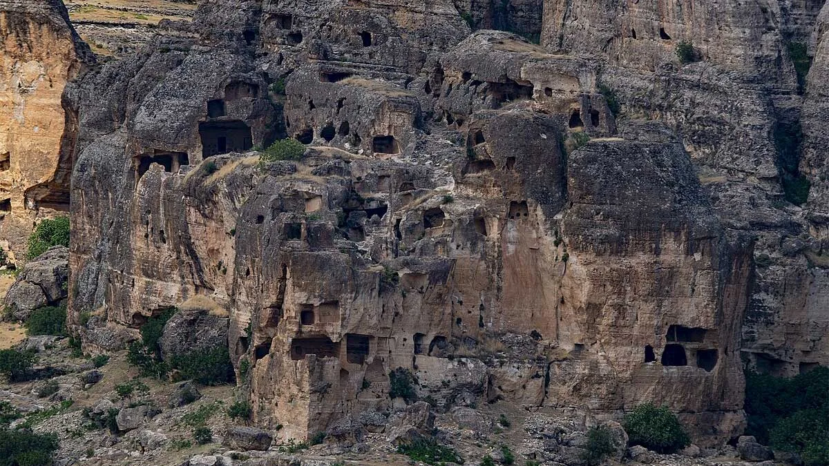 Hassuni Mağaraları