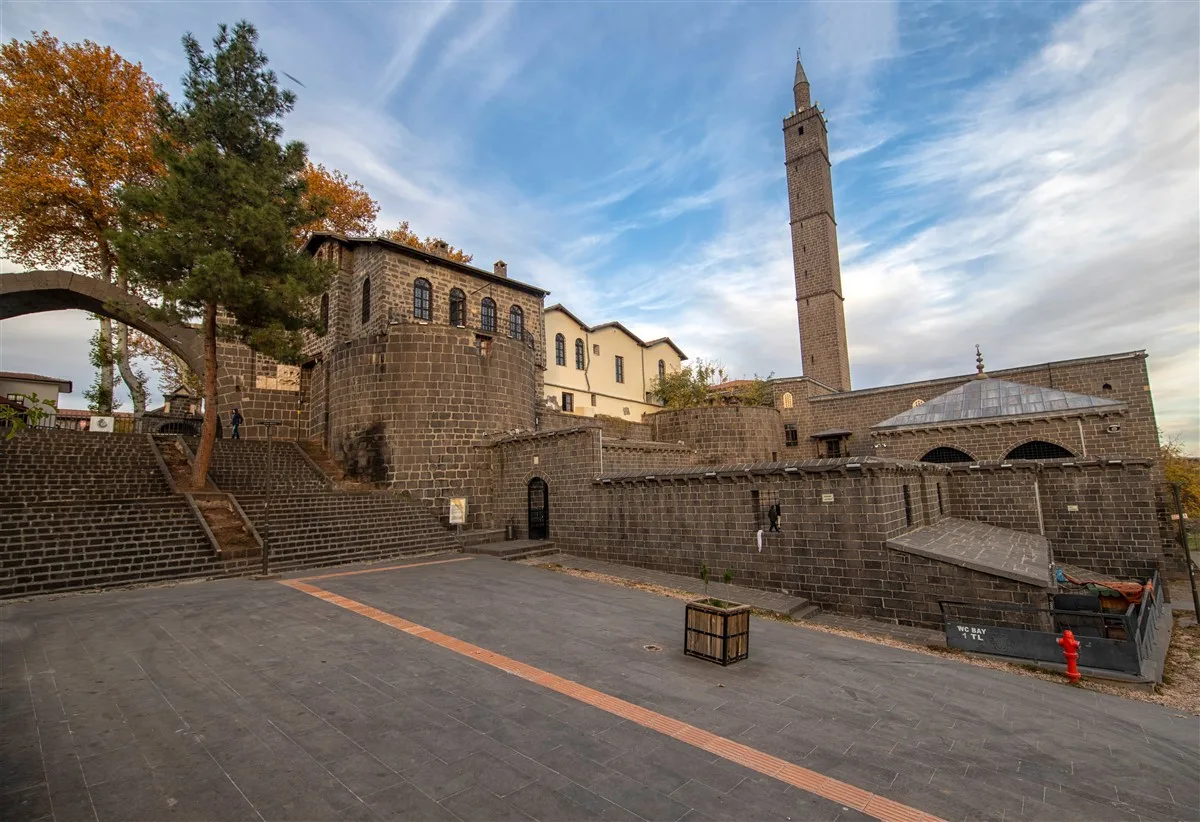 Hz. Süleyman Cami Sahabe Kabirleri