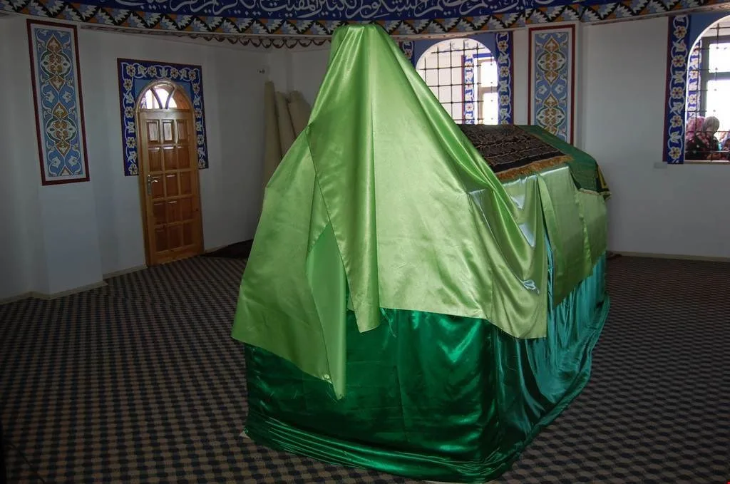 Sahabe Safvan Bin Muattal Türbesi