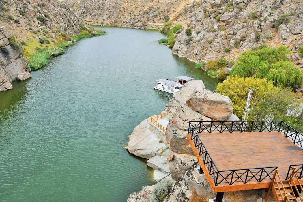 Tarihi Çeşginir Köprüsü