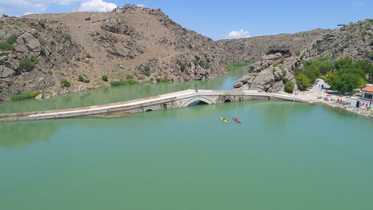 Tarihi Çeşginir Köprüsü