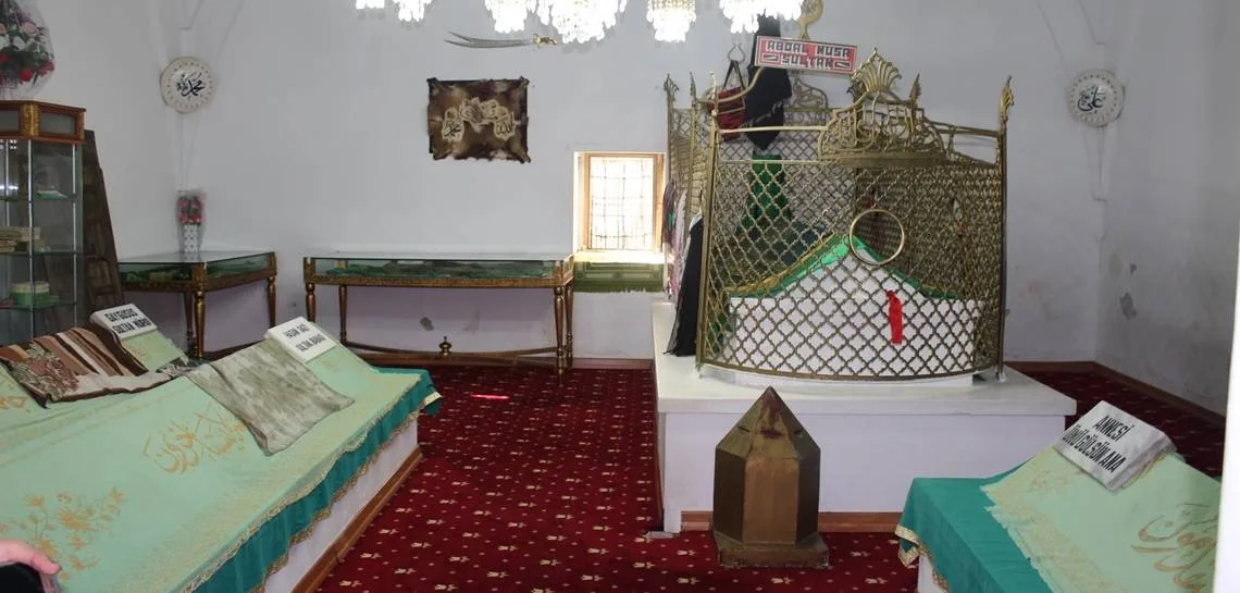 ABDAL MUSA TÜRBESİ