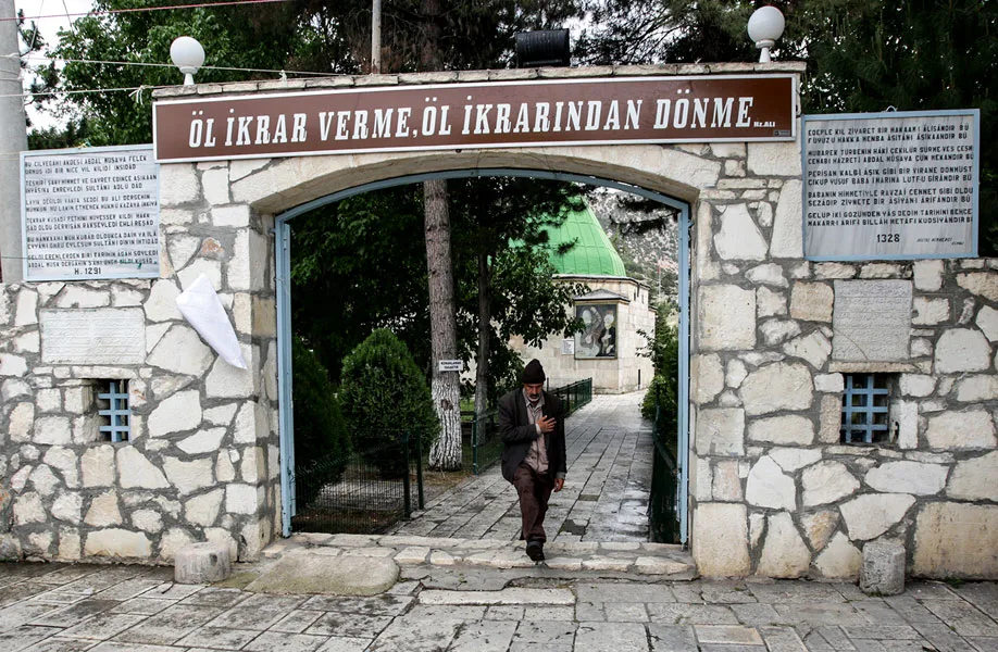 ABDAL MUSA TÜRBESİ