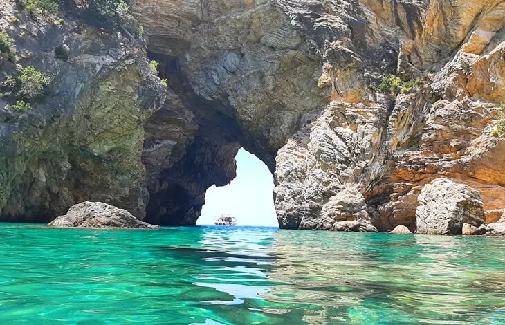 DELİK DENİZ KRAL KOYU