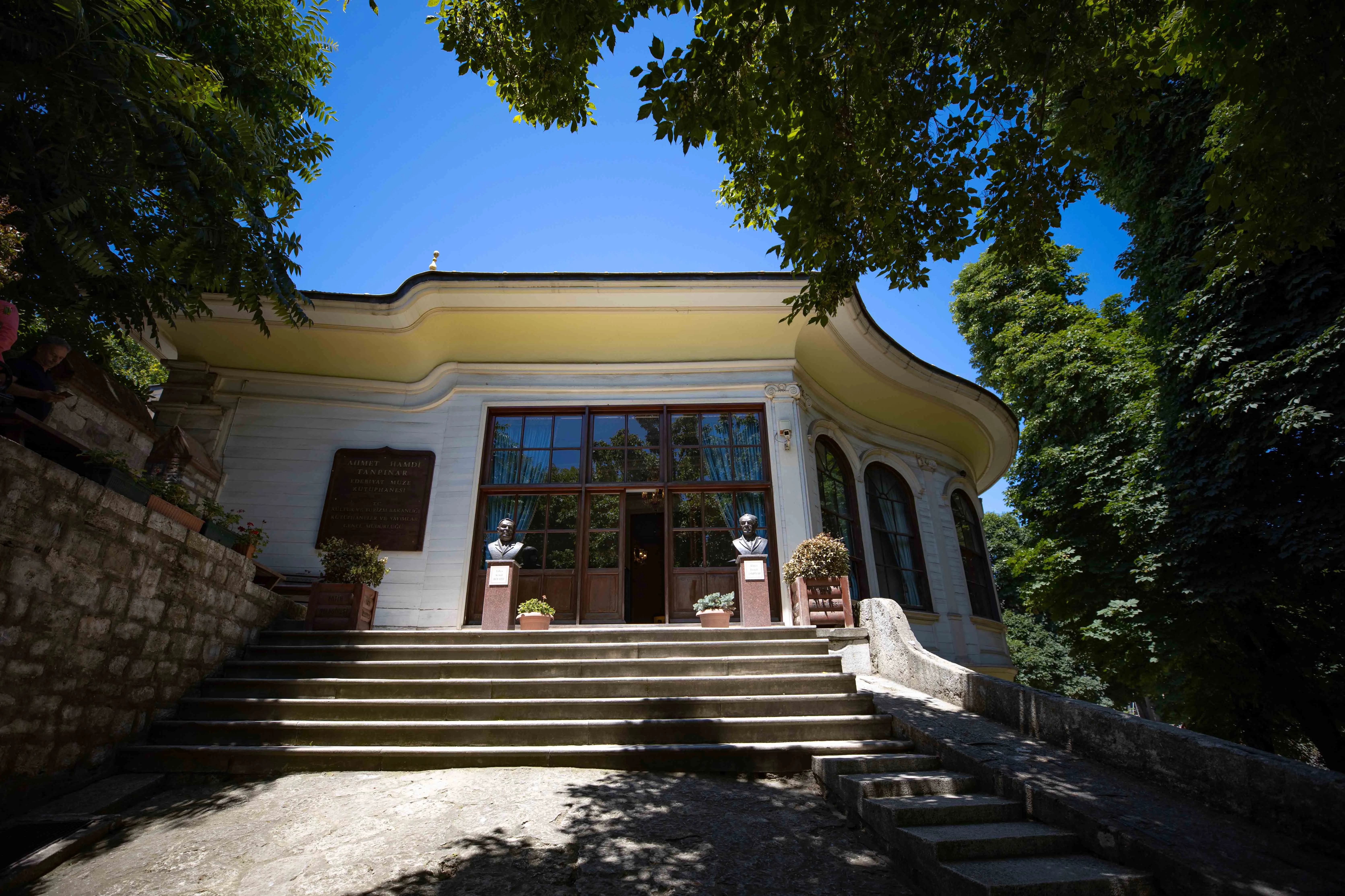 AHMET HAMDİ TANPINAR EDEBİYAT MÜZESİ
